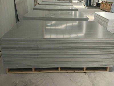 廠家供應(yīng)PVC擠出硬板黑色聚氯乙烯板開料機臺面用PVC板